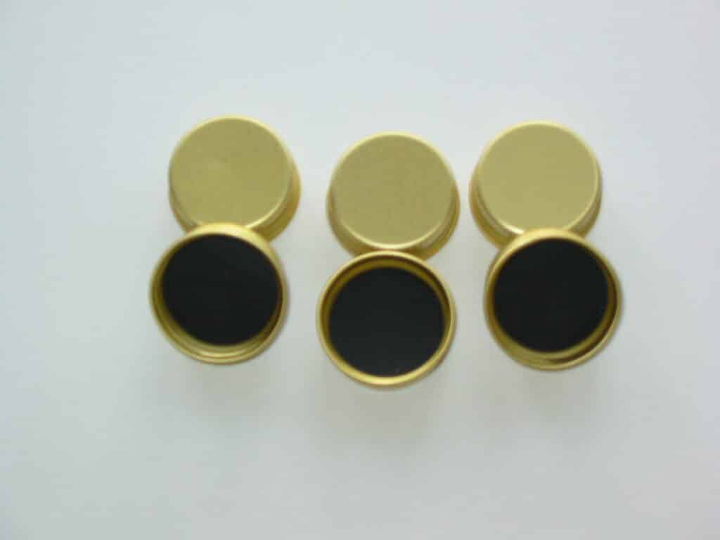 R3/28 aluminium screw caps with 2.5mm black synthetic rubber liners