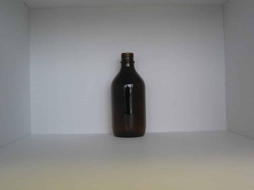 500ml amber glass Winchester bottle with R6/31 black urea cap