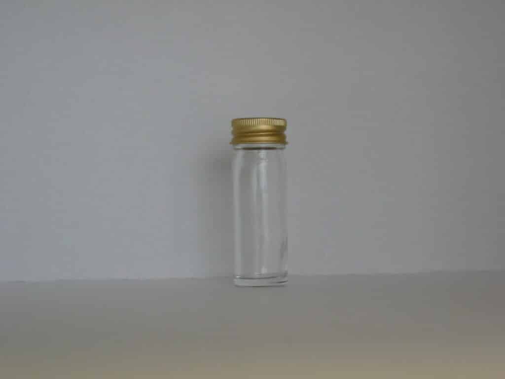 J669 28ml universal glass vial with R3/28 aluminium screw cap