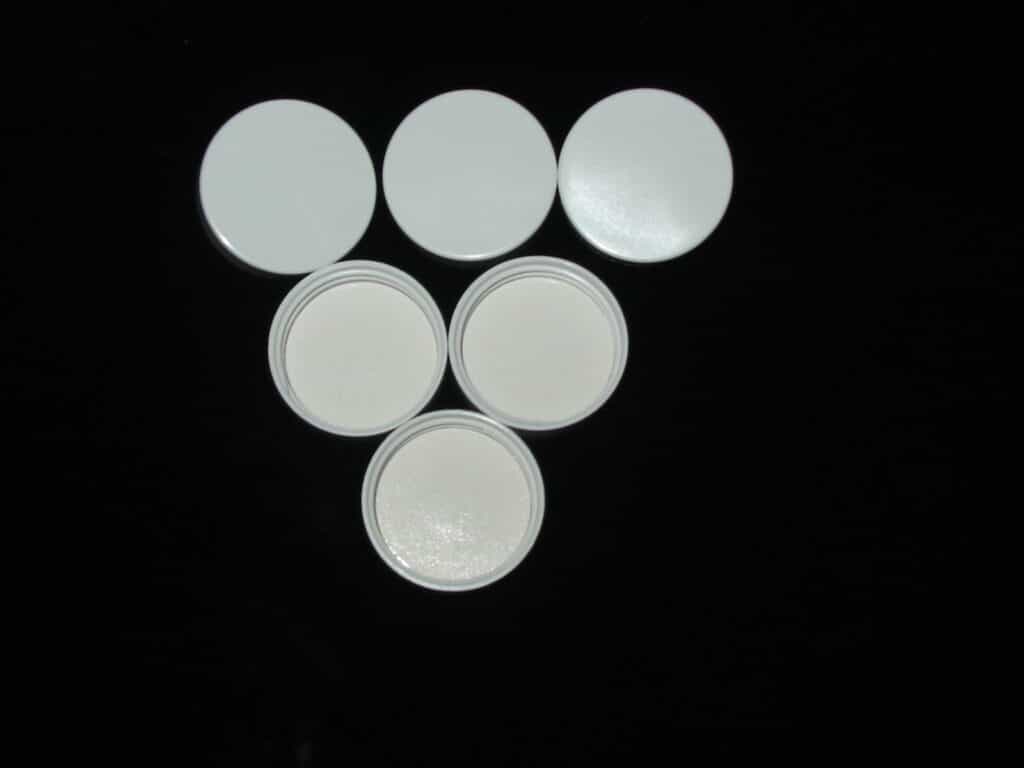R3/38 white urea screw caps