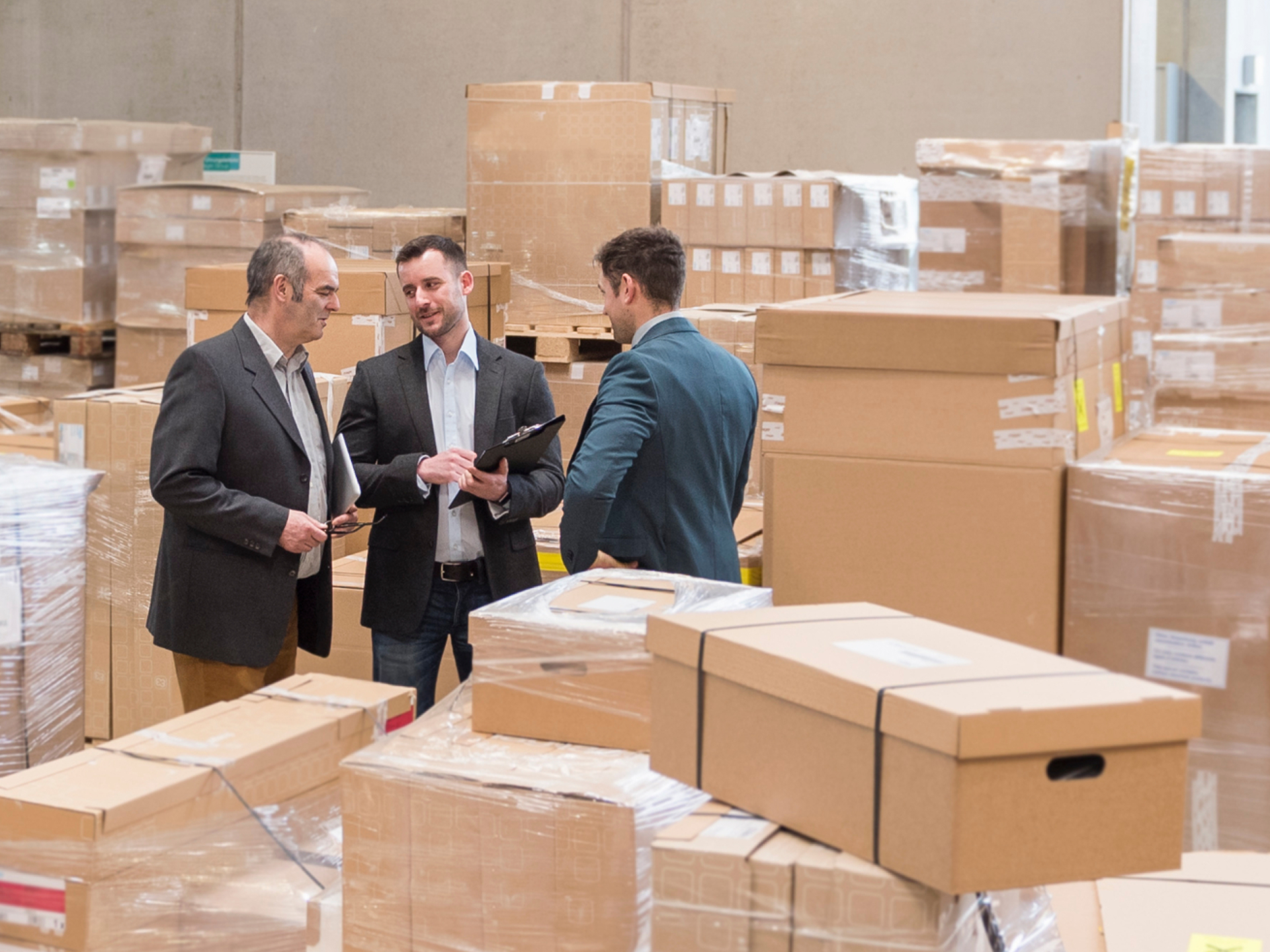Azpack specialist sourcing team helping customers find hard-to-find lab consumables